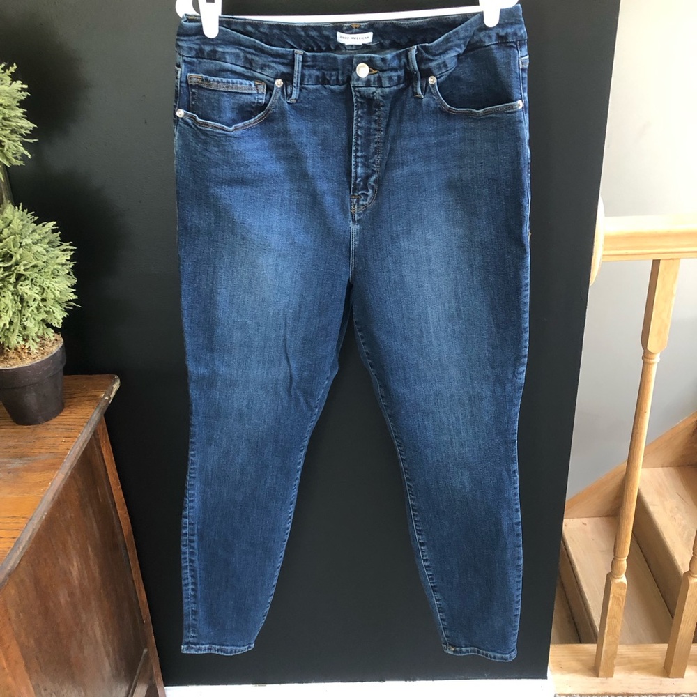 Women’s Good American dark wash skinny jeans. Size 18